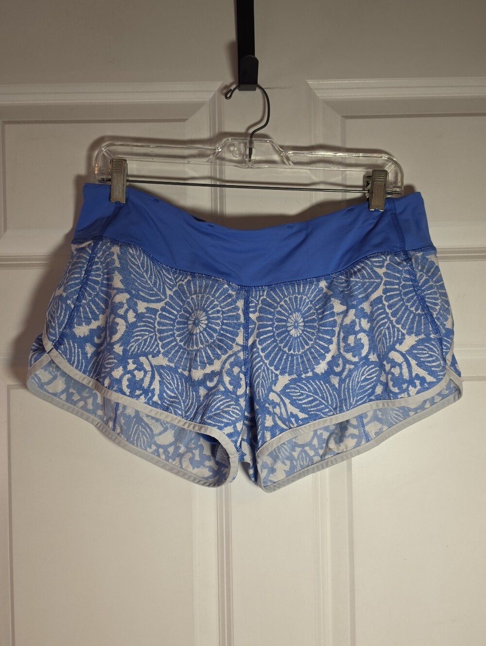 Lululemon Speed Blue Floral Women's Performance Shorts Size 10